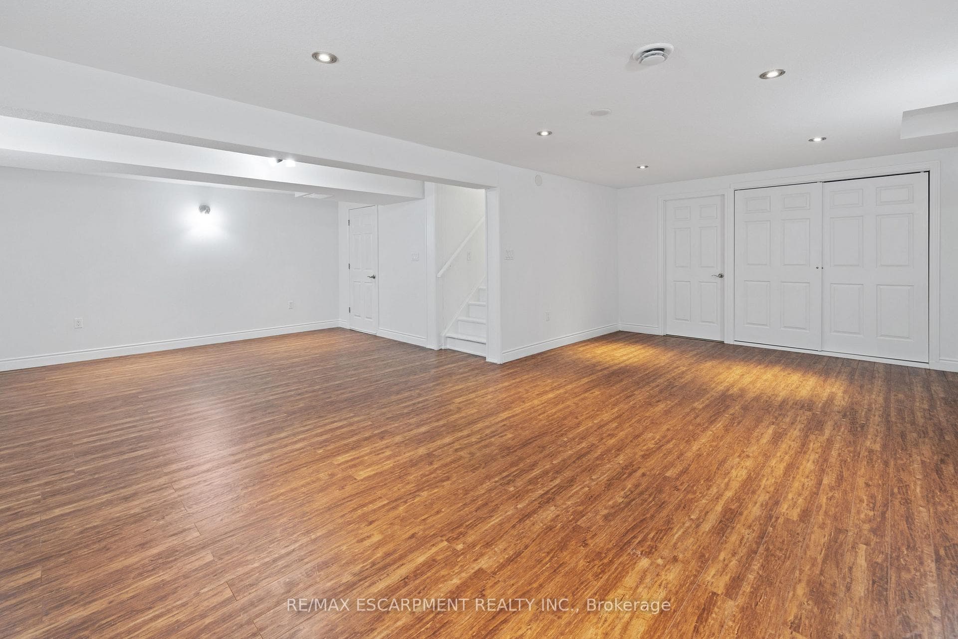 39 McKibbon Avenue photo 27