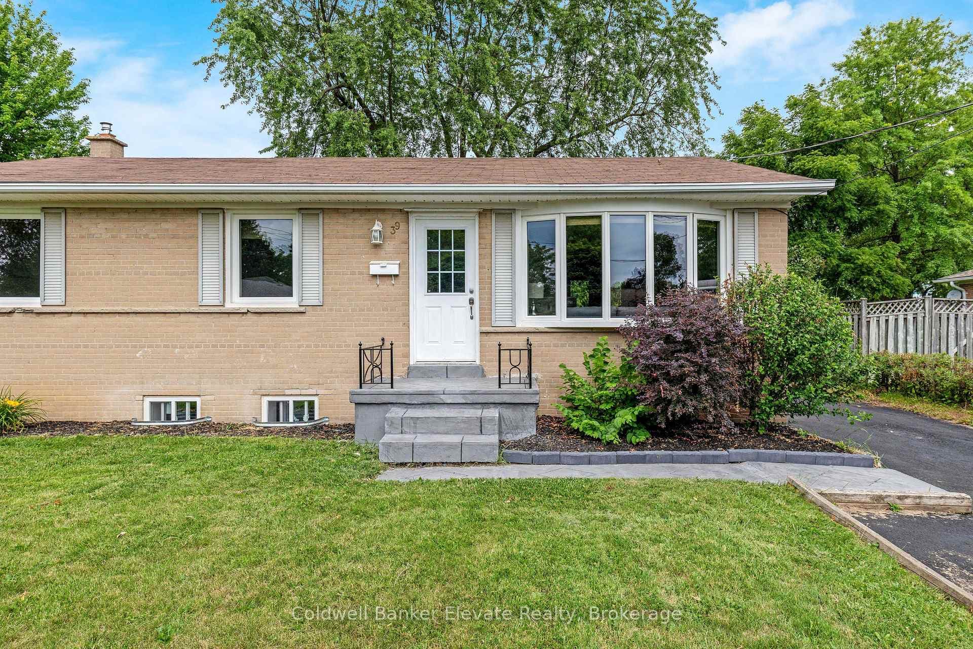 39 McGilvray Crescent photo 6