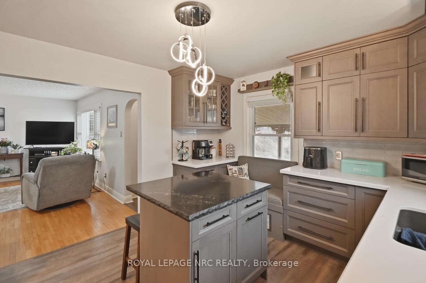 123 Sugarloaf Street photo 16
