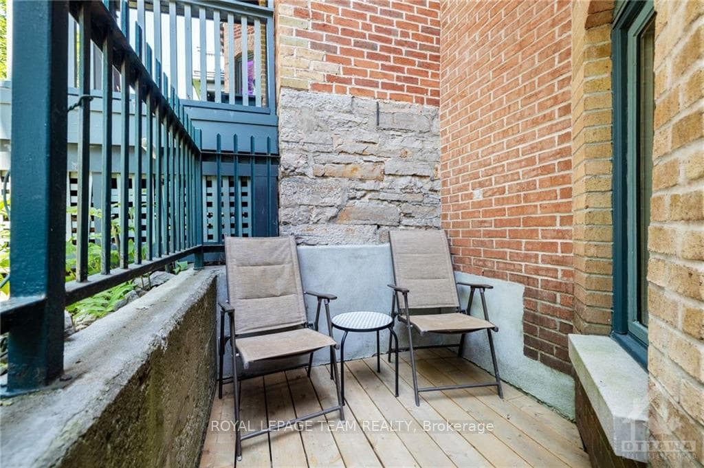 513 KING EDWARD Avenue Unit 1 photo 21
