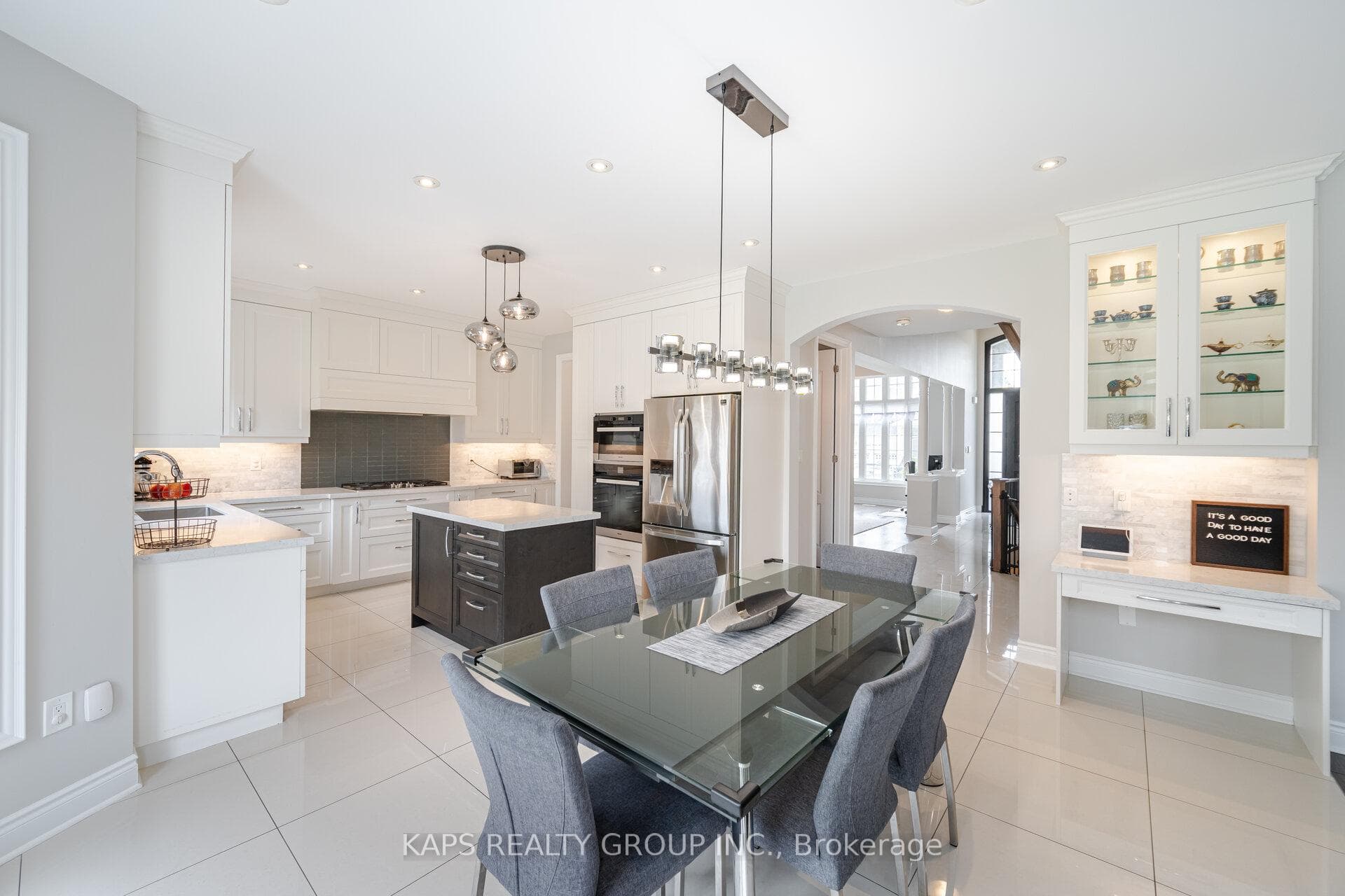 19 Royal West Drive photo 10