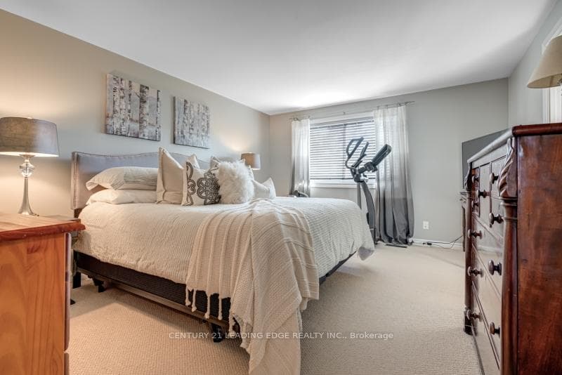 56 KNIGHTSBRIDGE Way photo 23