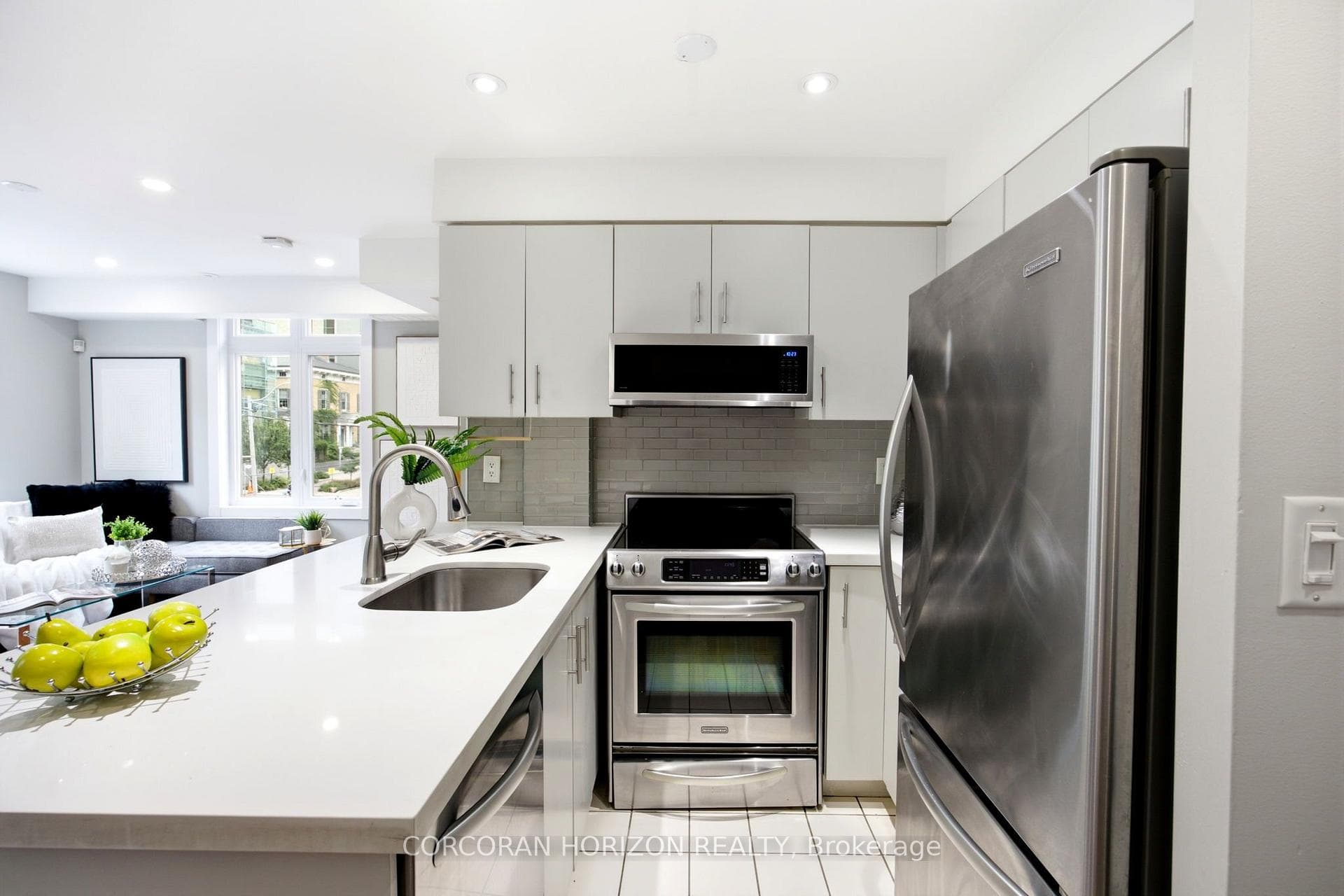 415 Jarvis Street Unit 301 photo 9