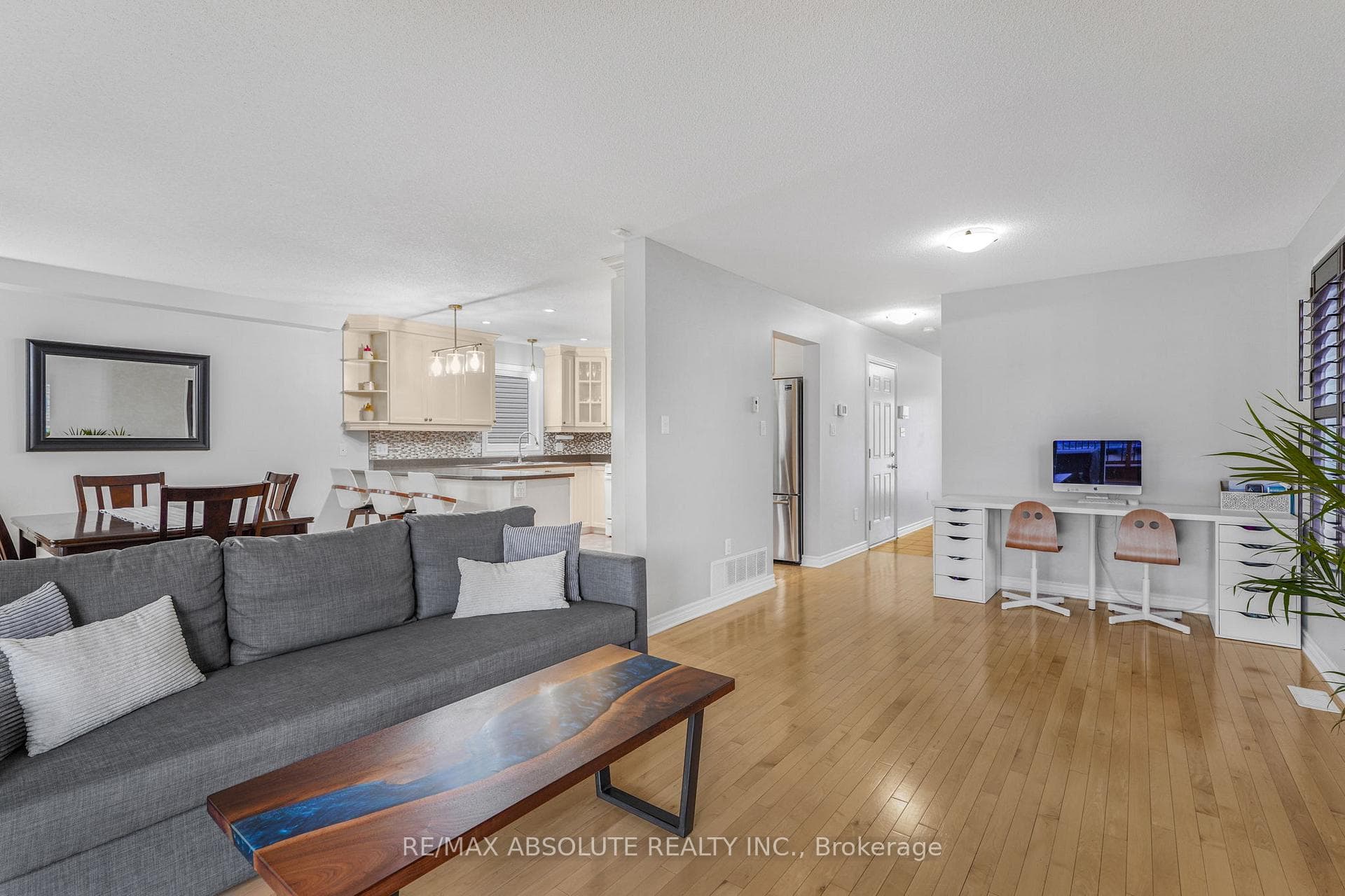 229 Mica Crescent photo 6