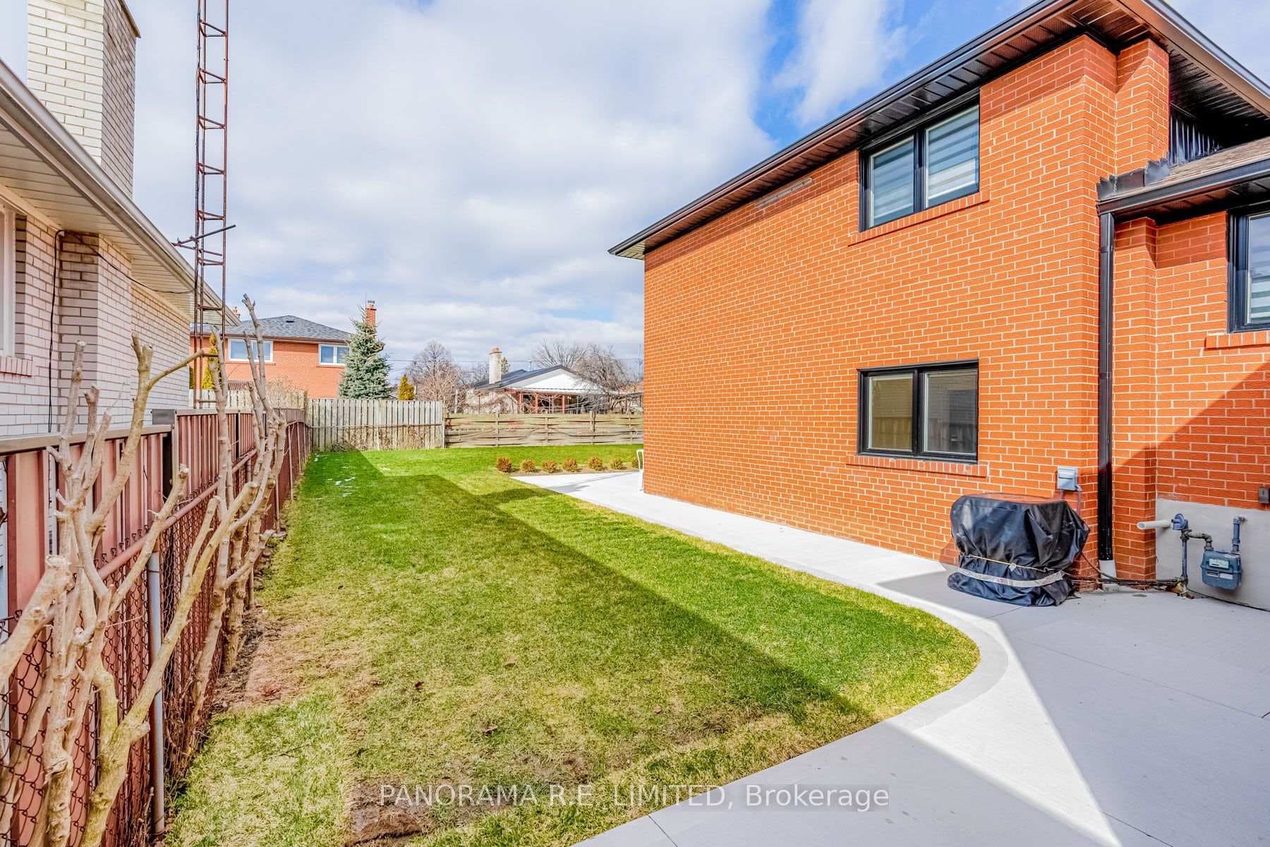 674 Netherton Crescent Unit Lower photo 20