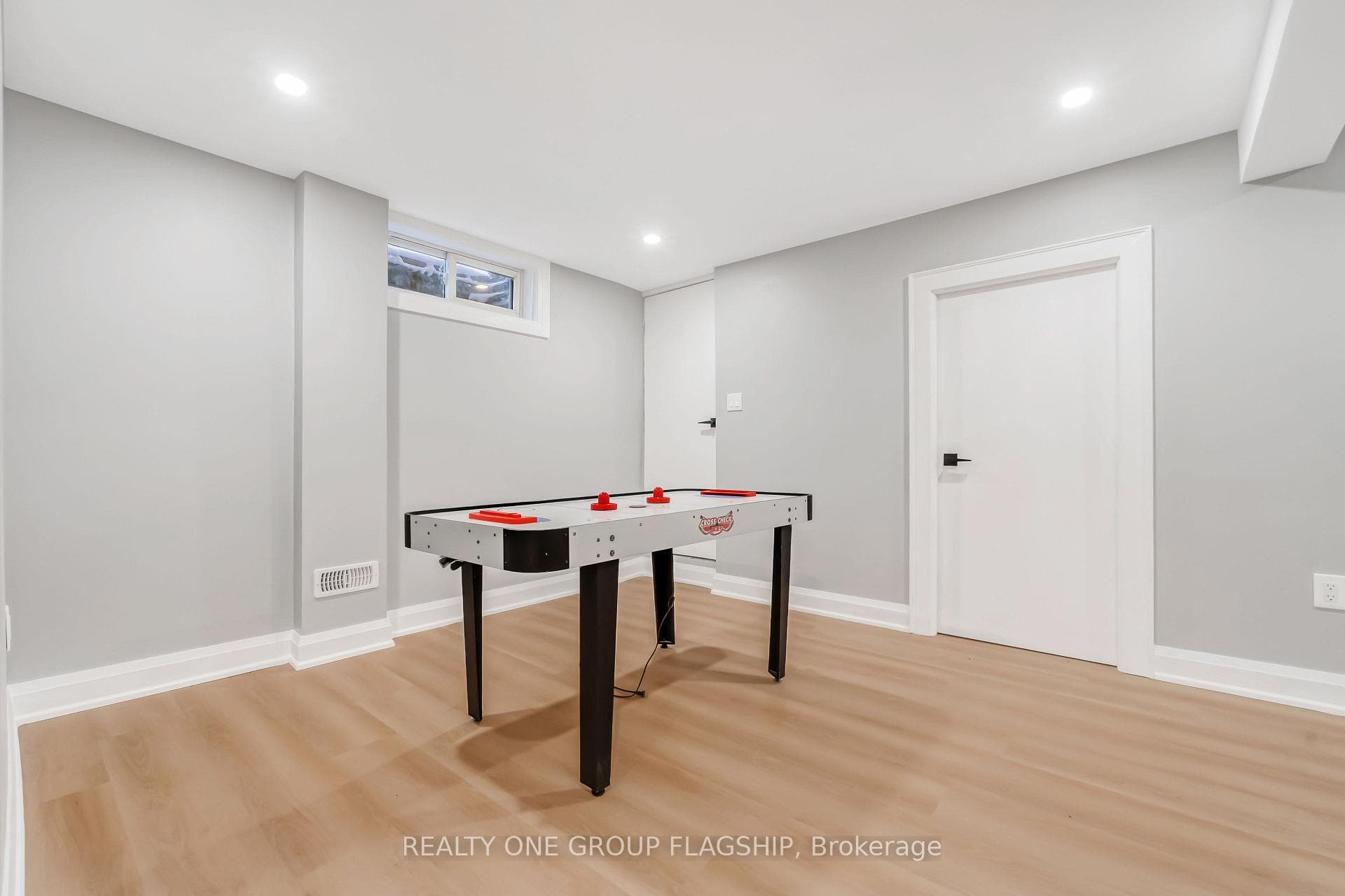472 Three Valleys Crescent photo 35