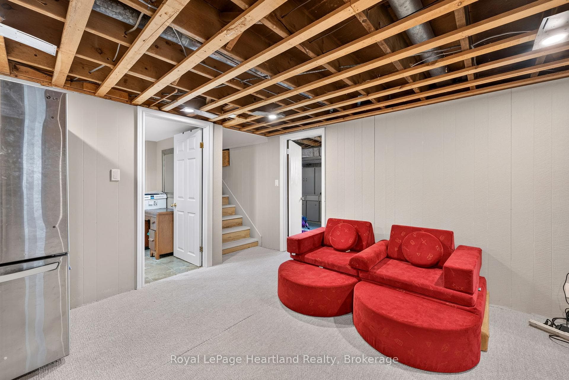 240 Elm Avenue photo 19