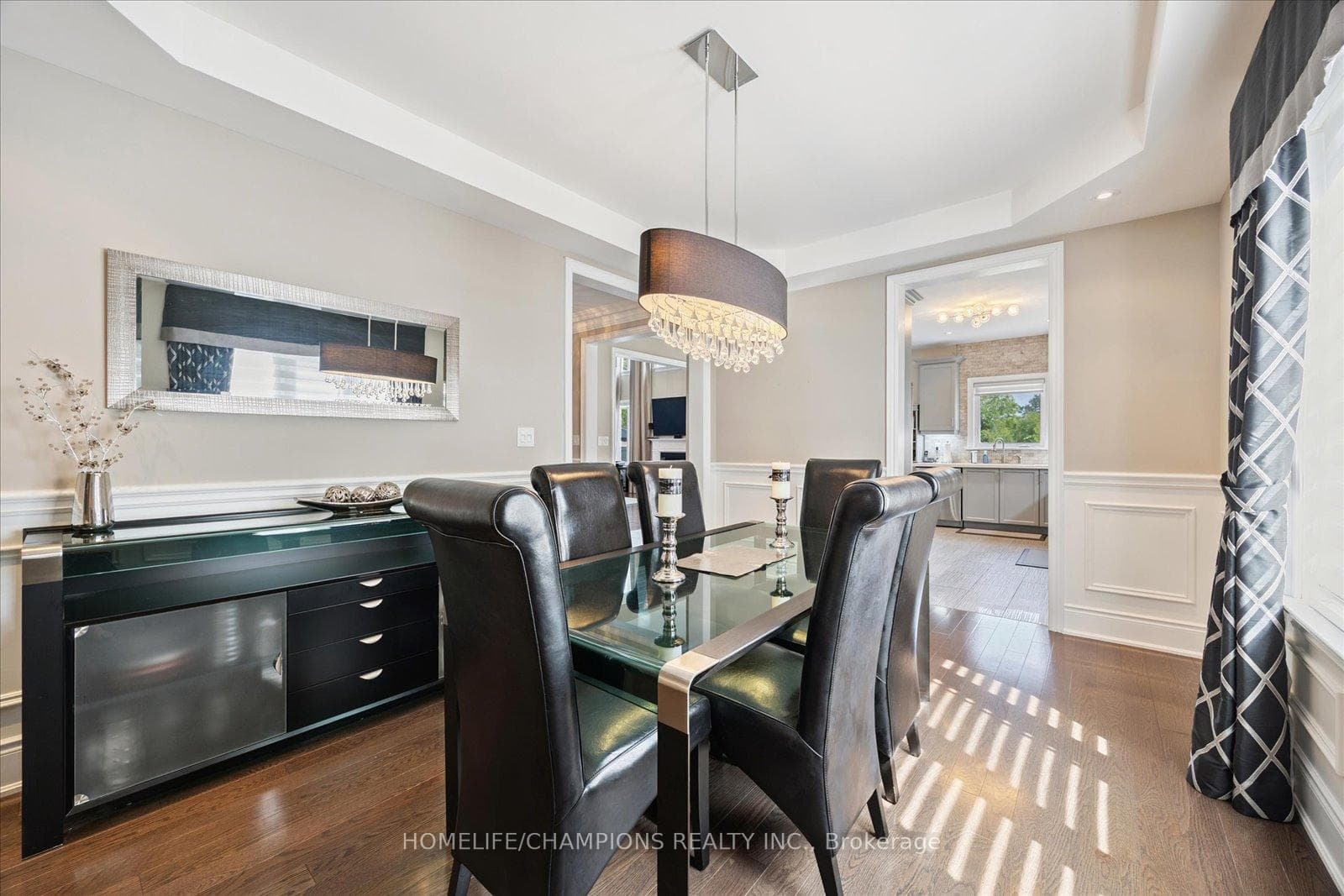 1612 Sandhurst Crescent photo 9