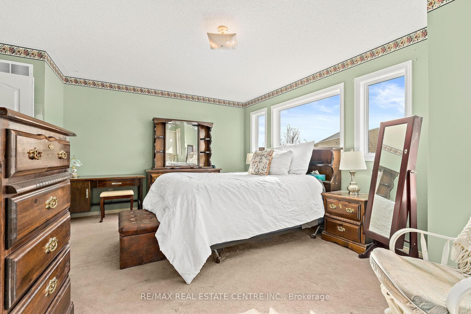29 EMSLIE Street photo 17