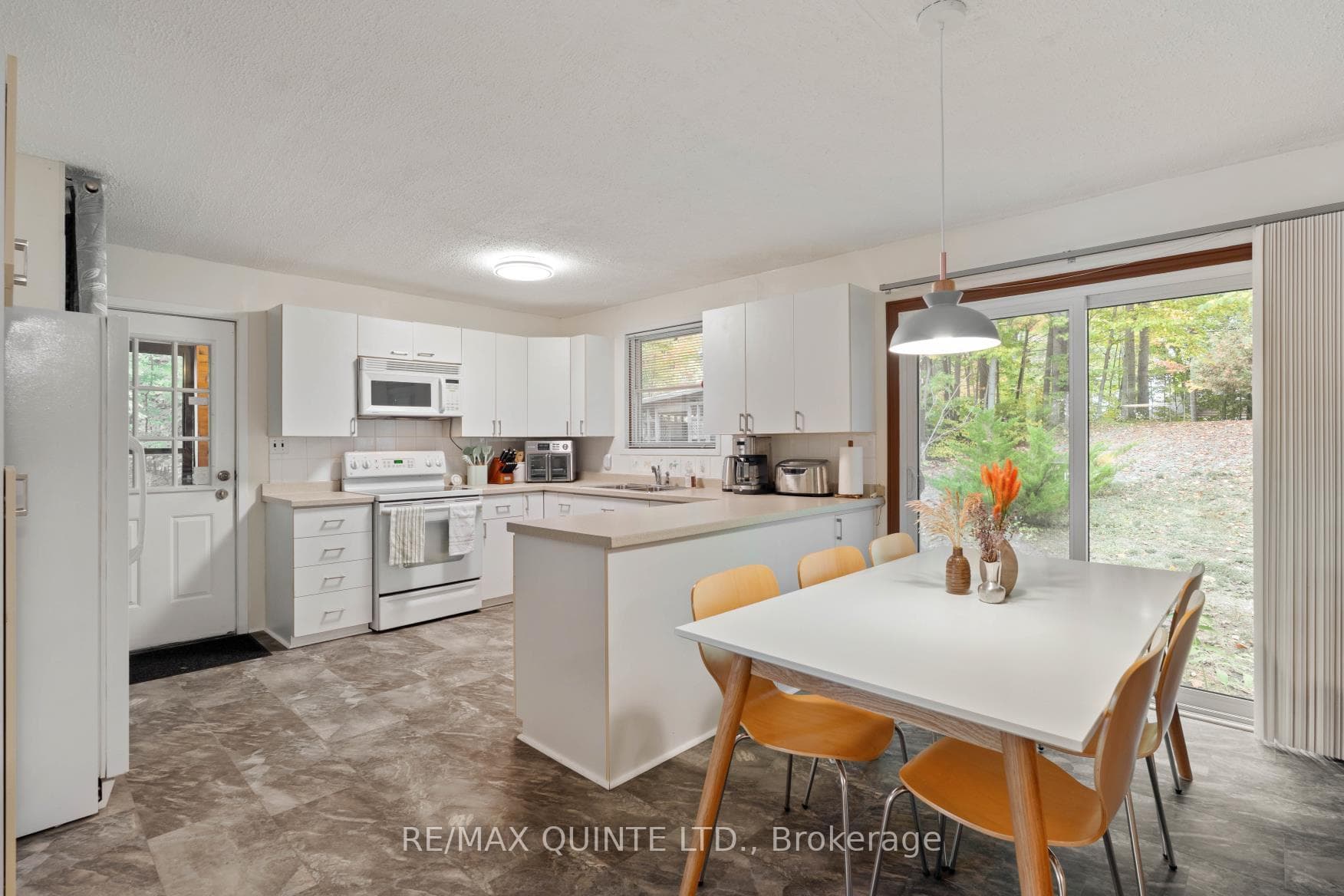 538 Skene Road photo 10
