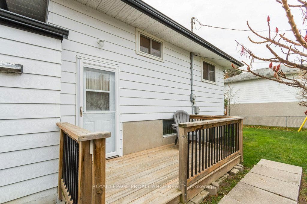 262 BARRETT Boulevard photo 22