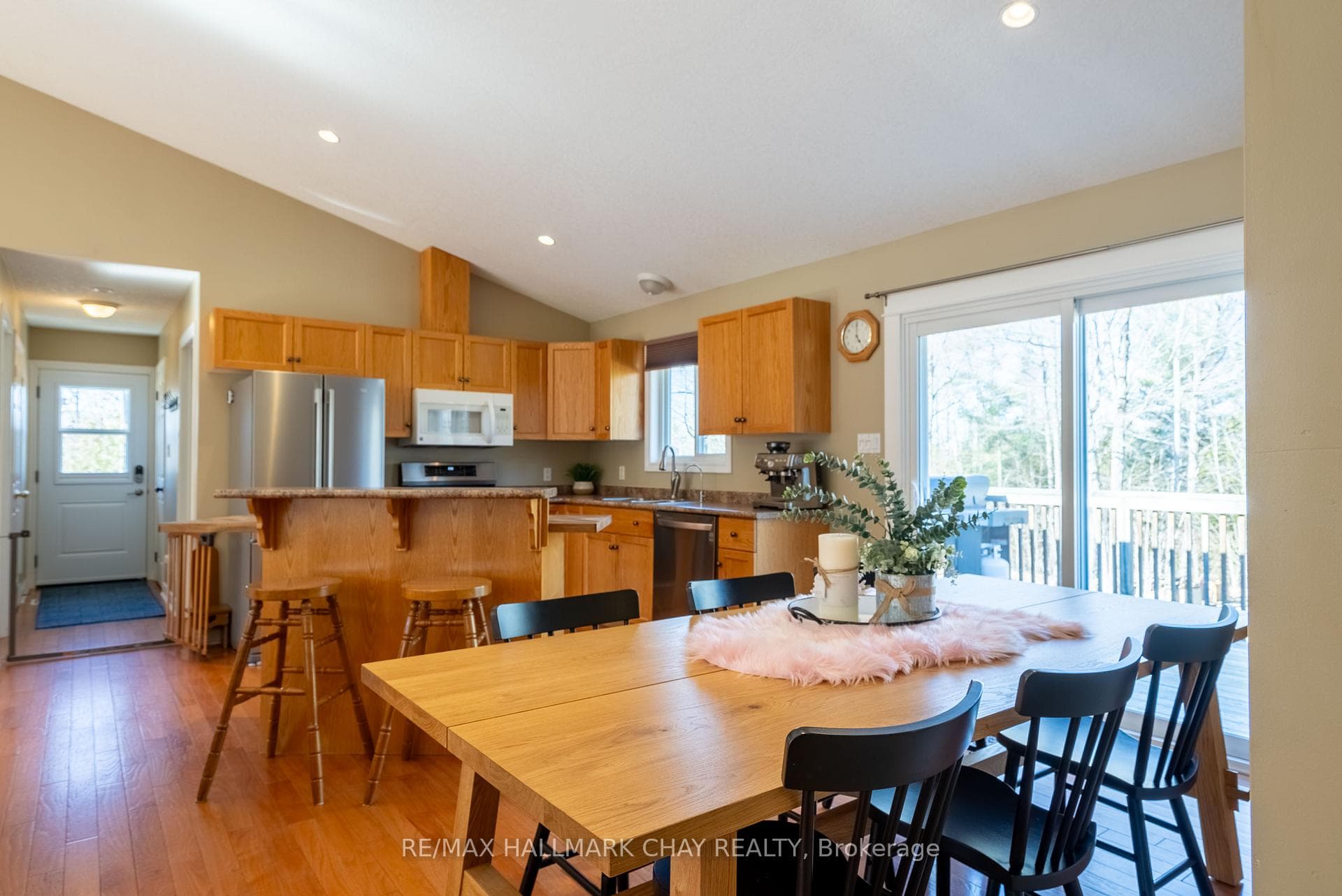 44 Meadows Avenue photo 19