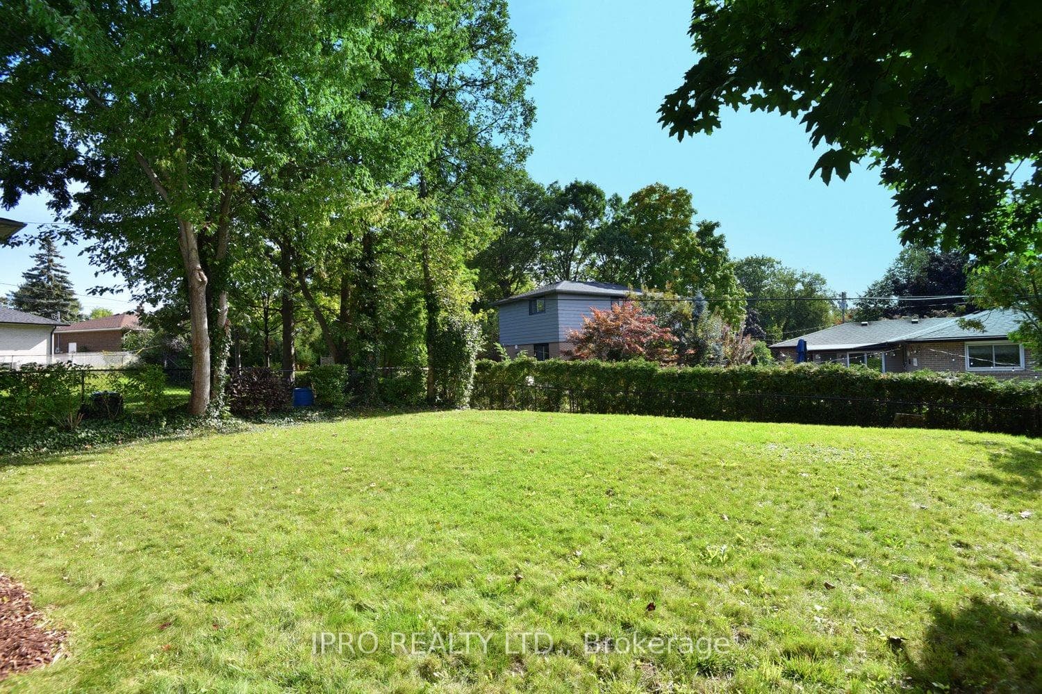 1420 Chalice Crescent photo 32