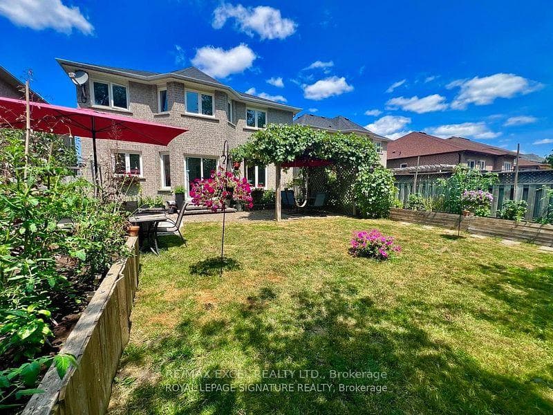 133 Humberland Drive Unit Upper Level photo 2