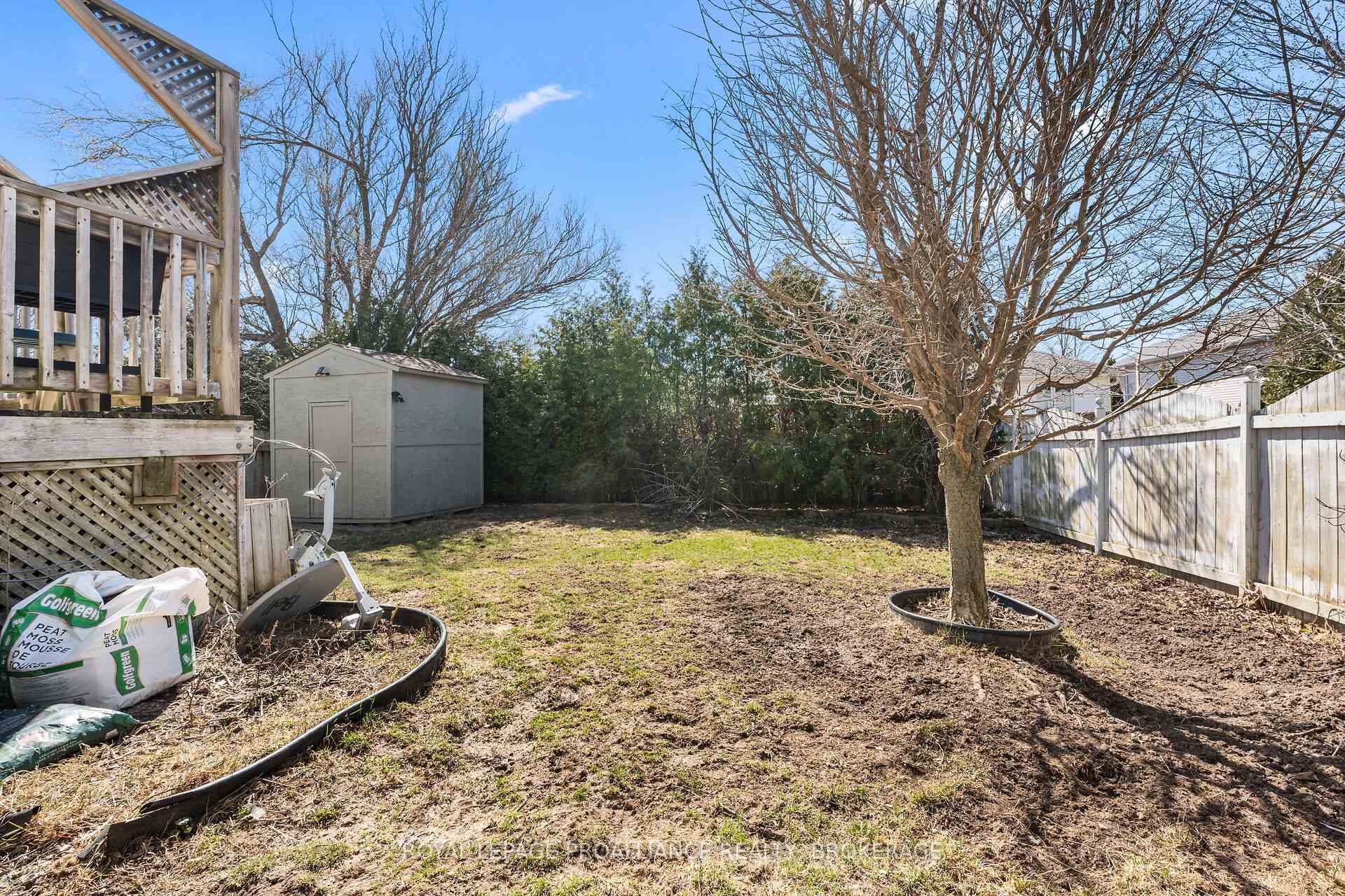 535 Freeman Crescent photo 38