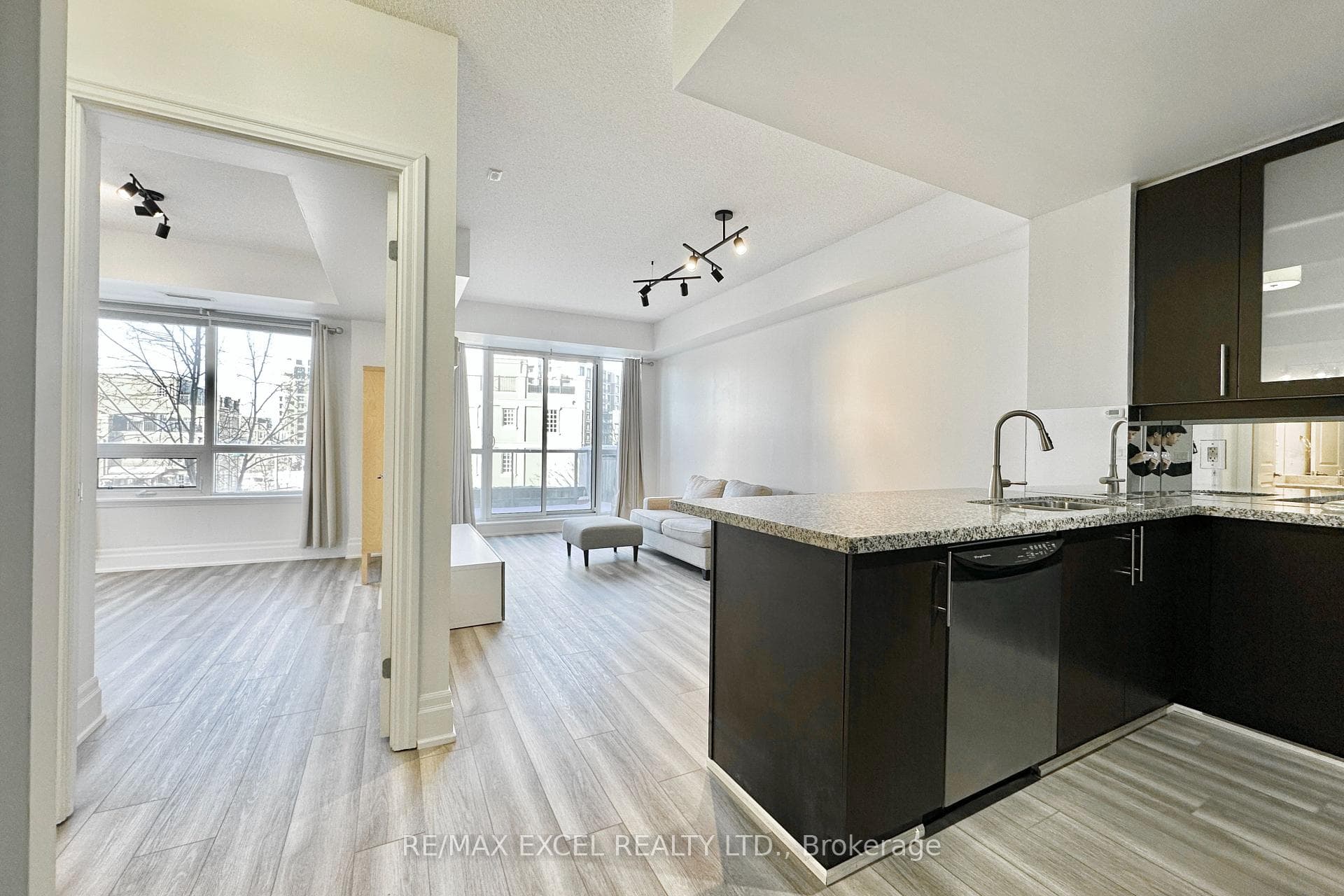 57 Upper Duke Crescent Unit 316 photo 5