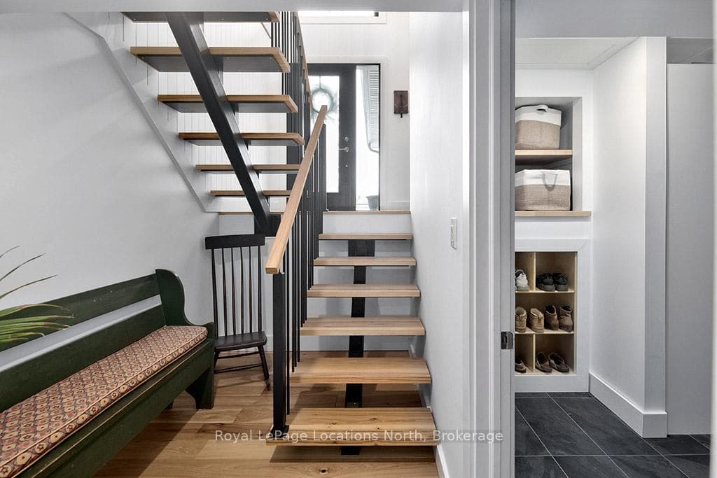 Front Foyer & Access To Lower Level