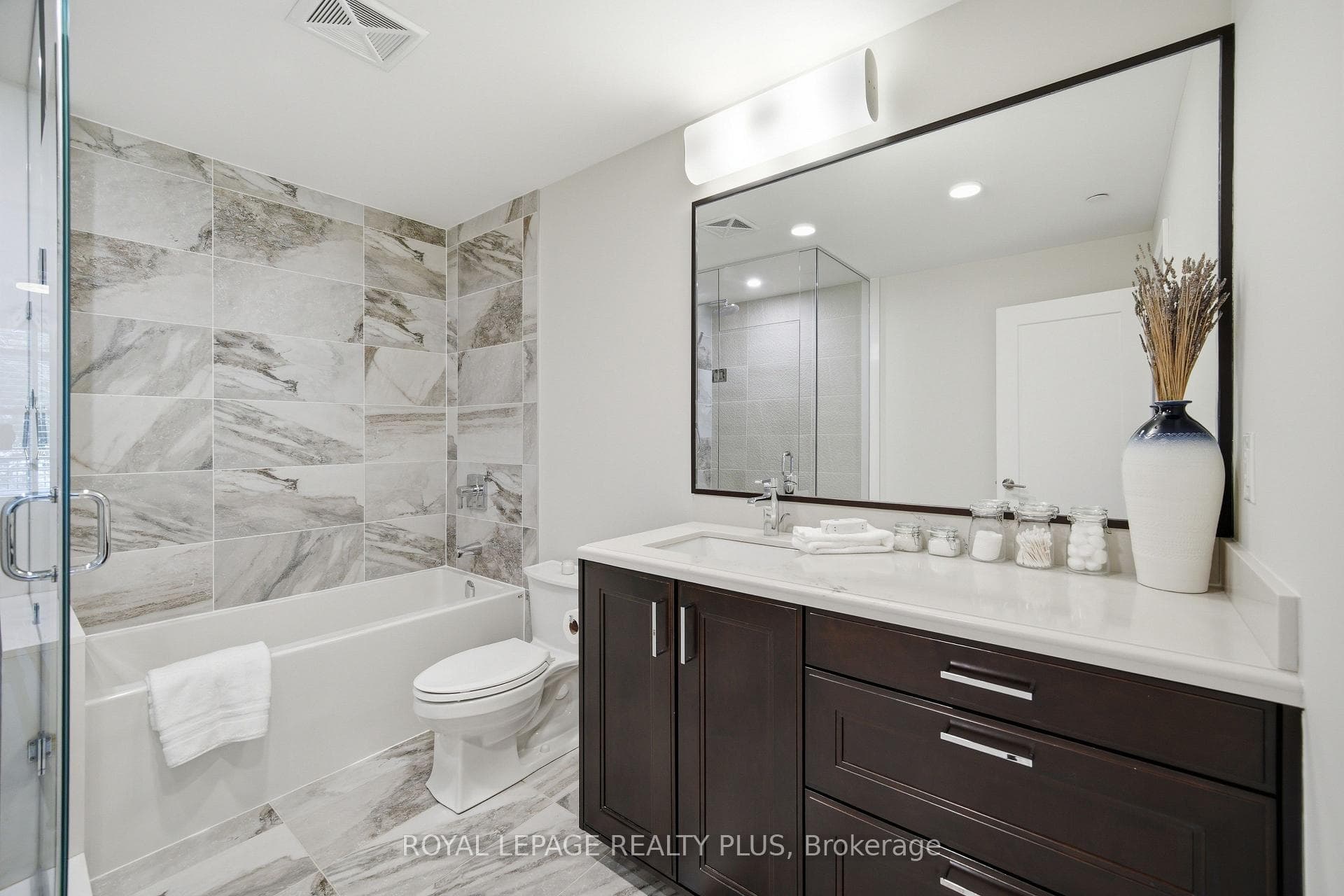 1575 Lakeshore Road Unit 117 photo 22