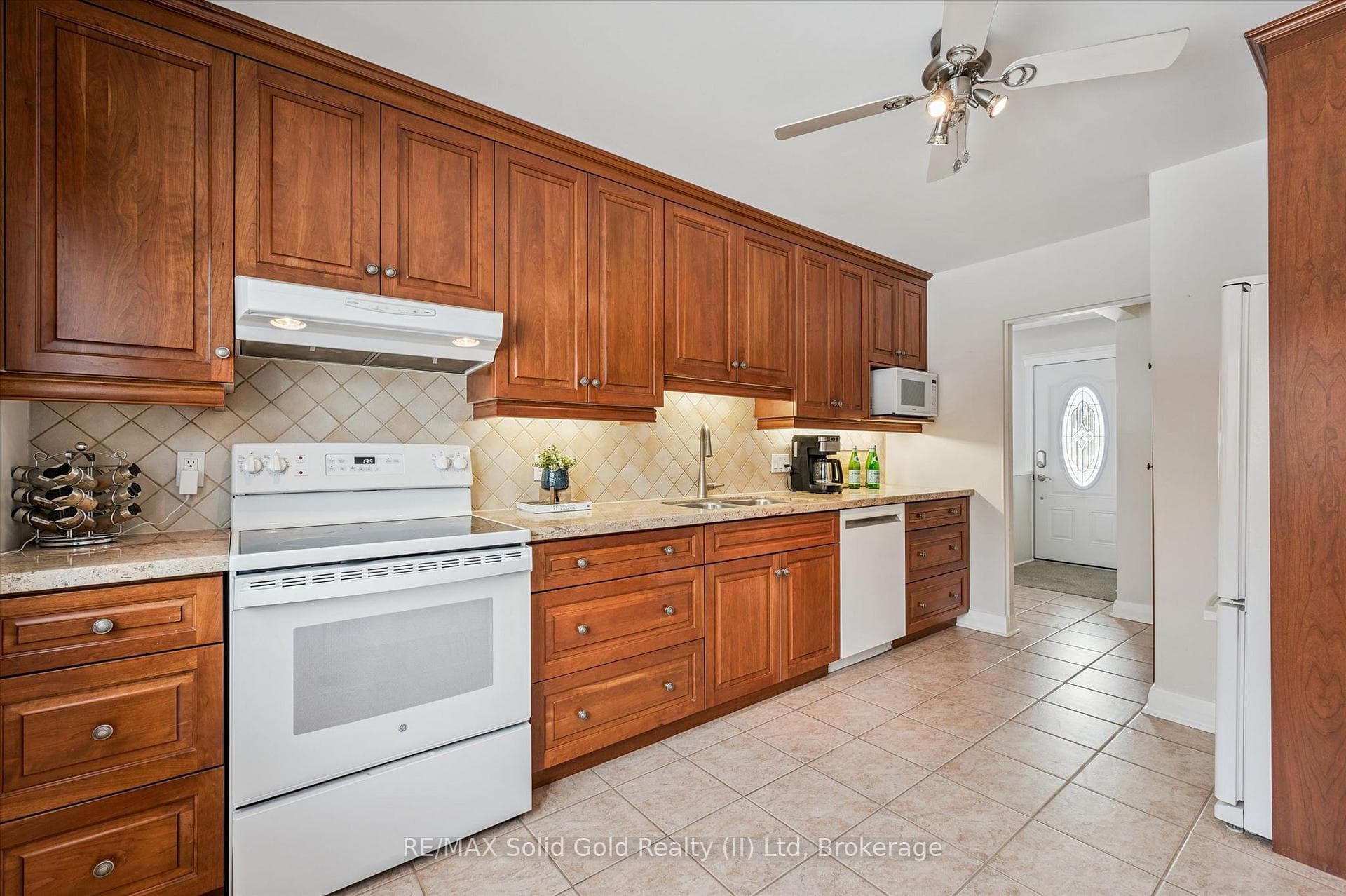 390 Dumfries Avenue photo 9