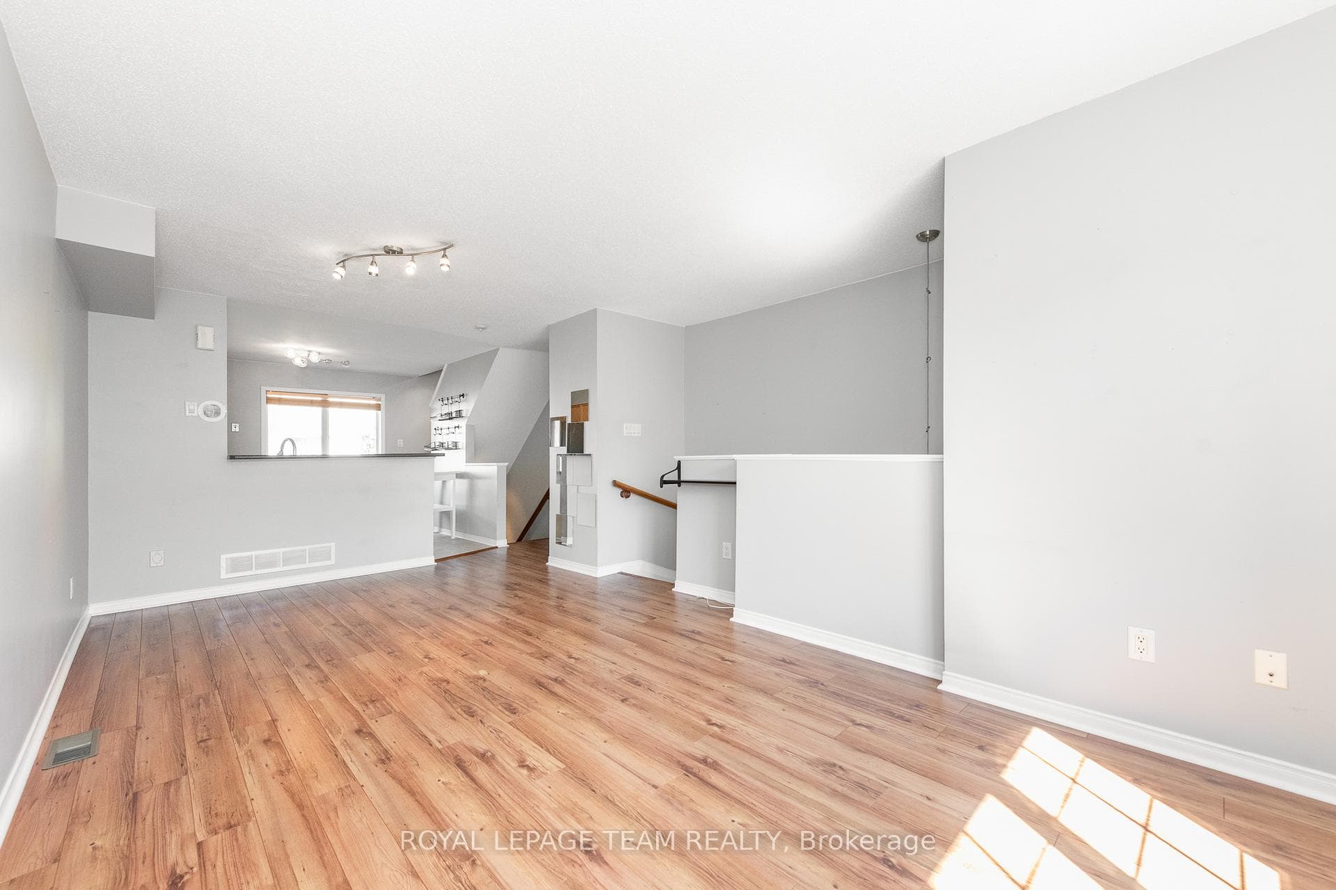 40 Manhattan Crescent photo 4