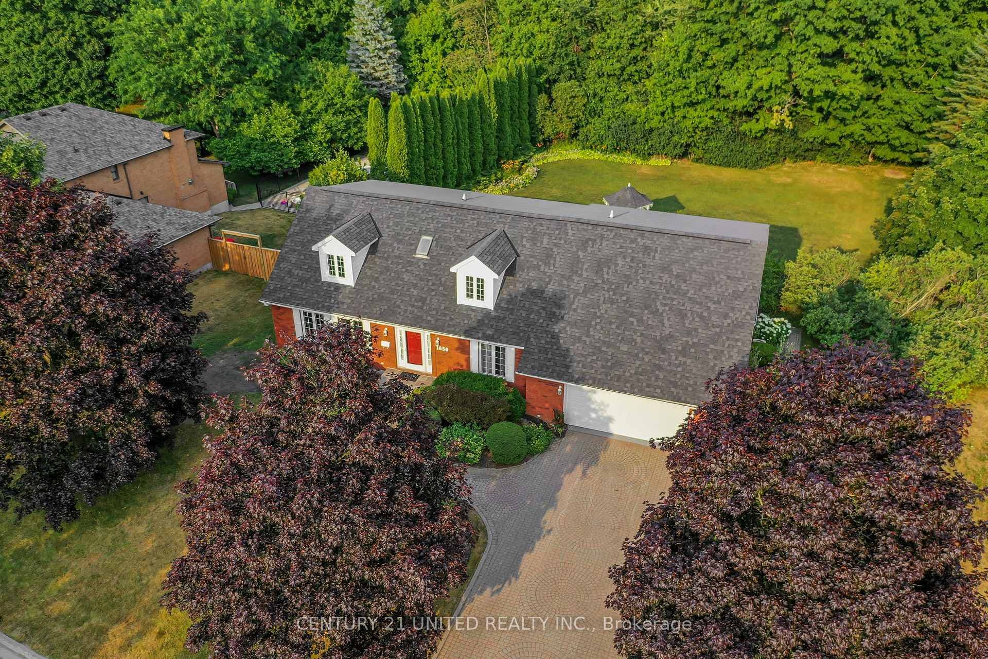1656 Champlain Drive photo 2