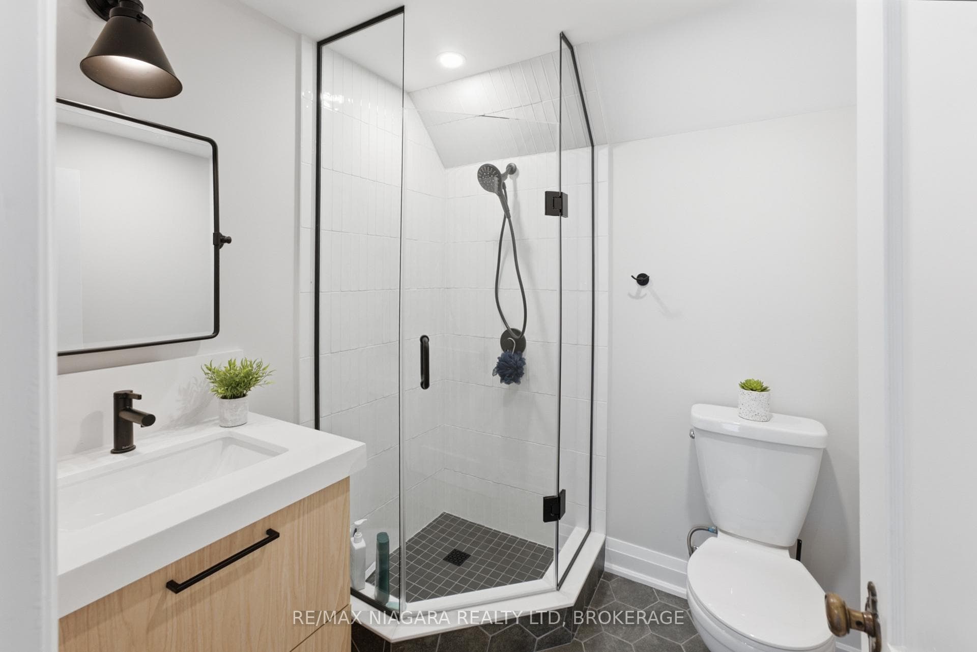 2 Cottage Avenue photo 28