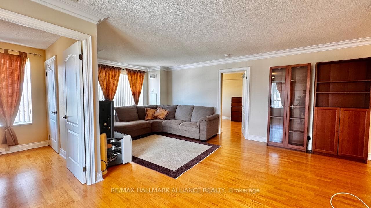 2 Clairtrell Road Unit 903 photo 5