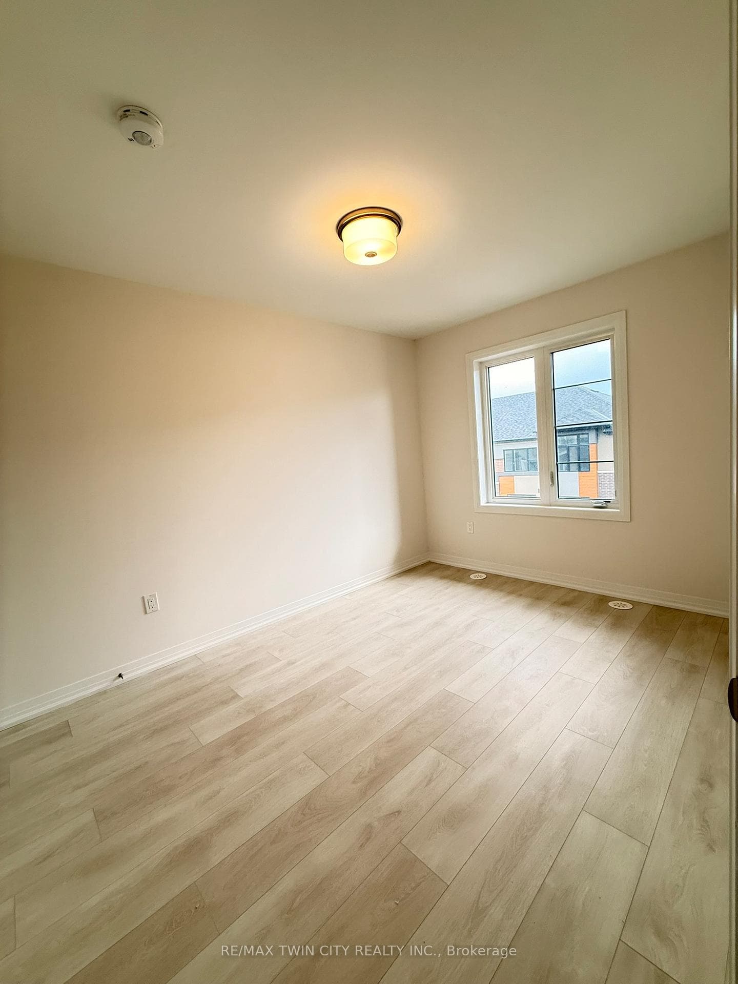 660 Colborne Street Unit 140 photo 2