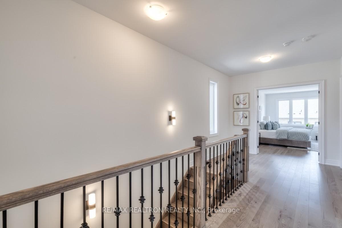 103 Tempel Street photo 38
