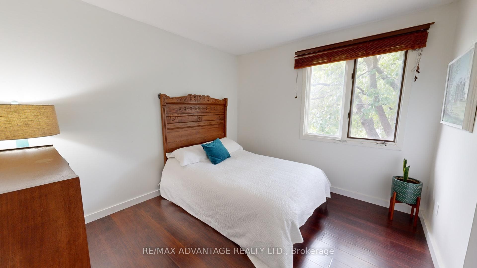 1580 Aldersbrook Road photo 20
