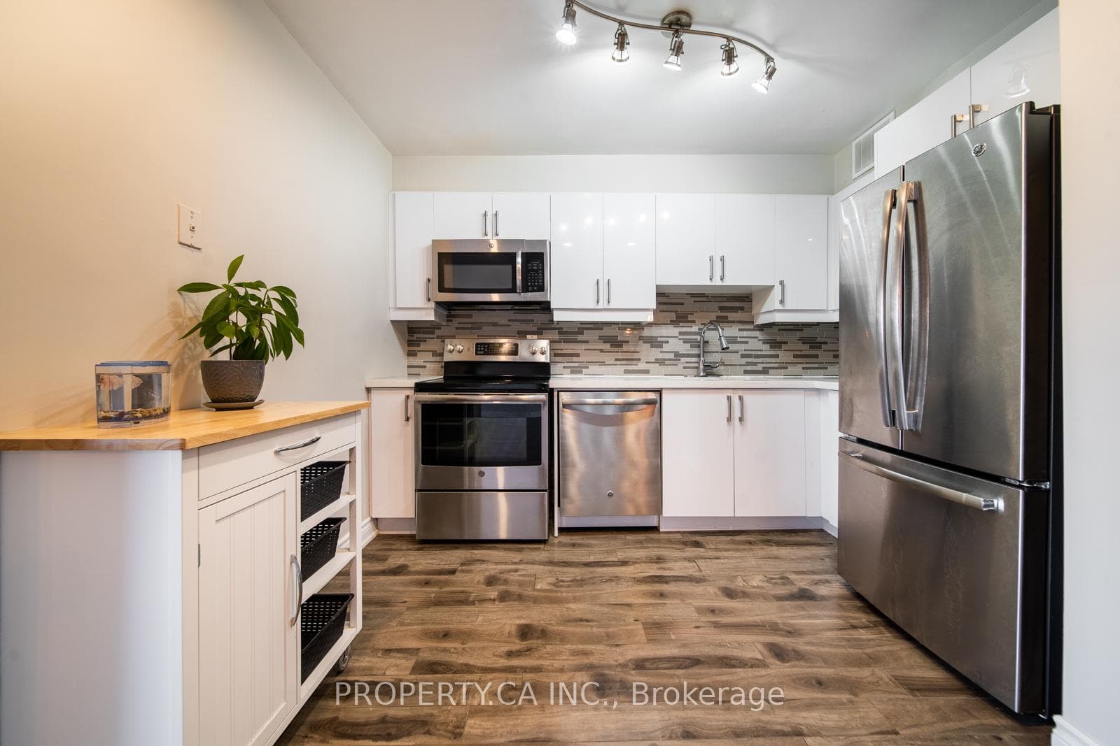10 Parkway Forest Drive Unit 1208 photo 2