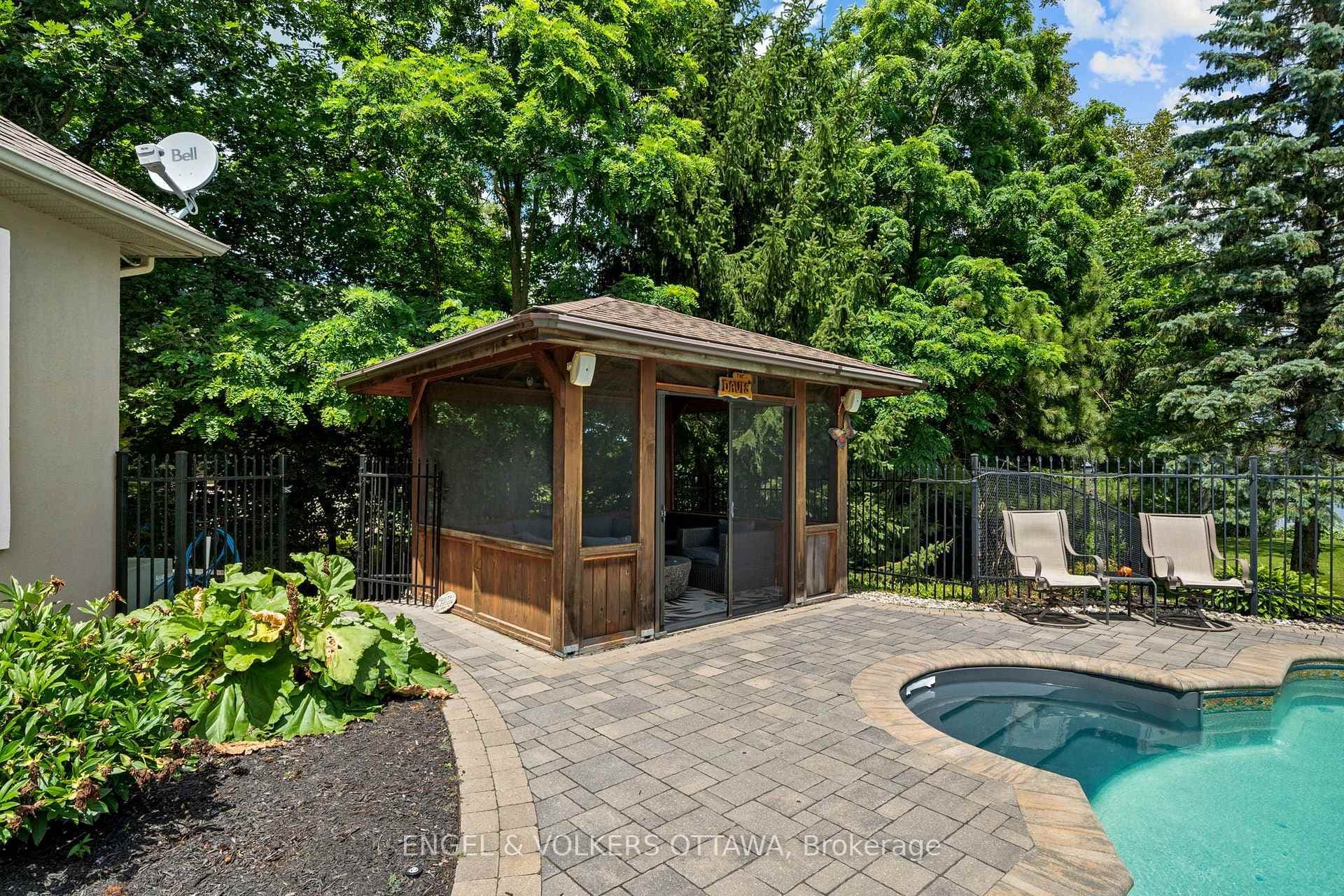 5833A Rideau Valley Drive photo 37
