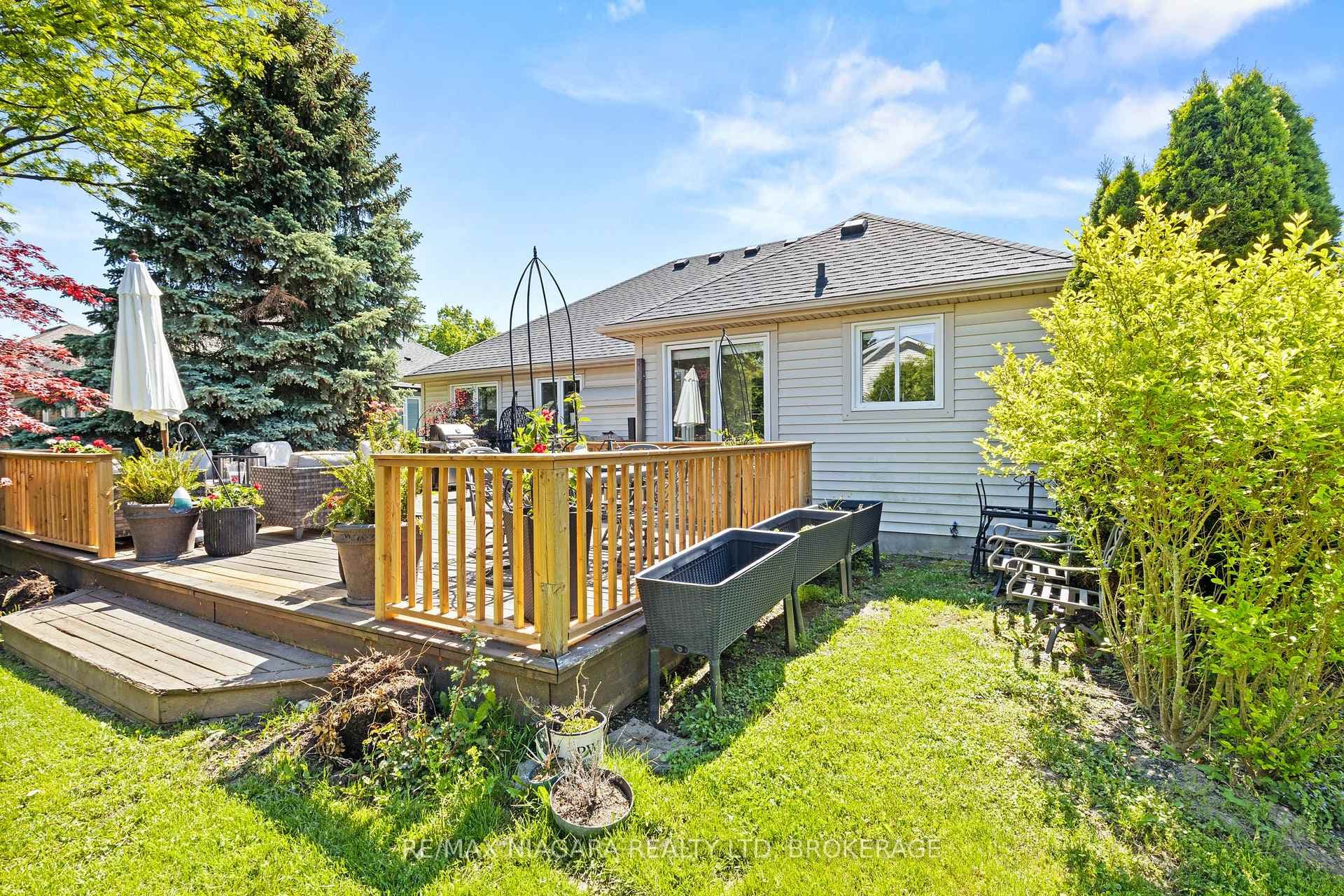 611 Victoria Street photo 36