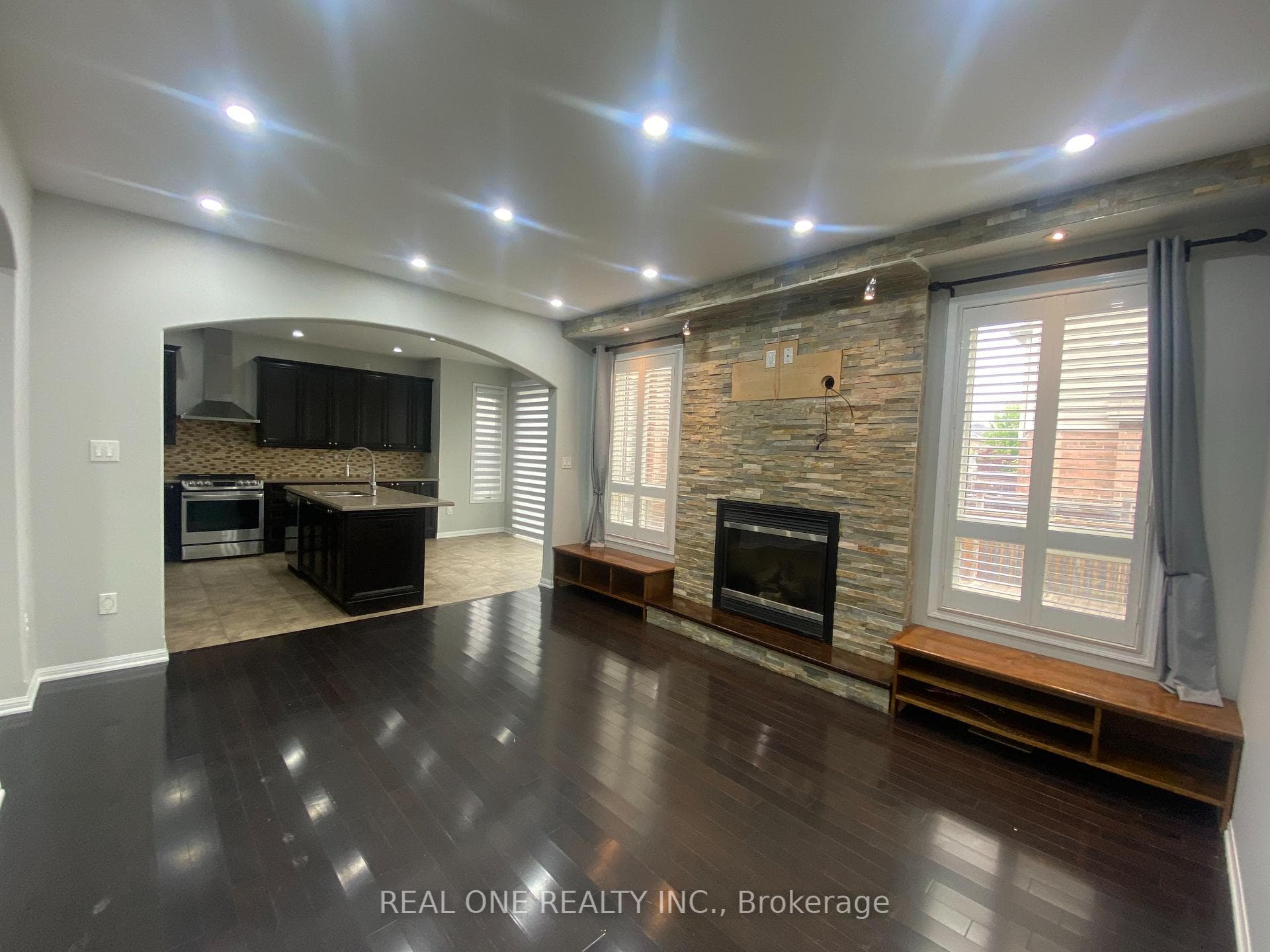 875 Jackman Gate photo 7