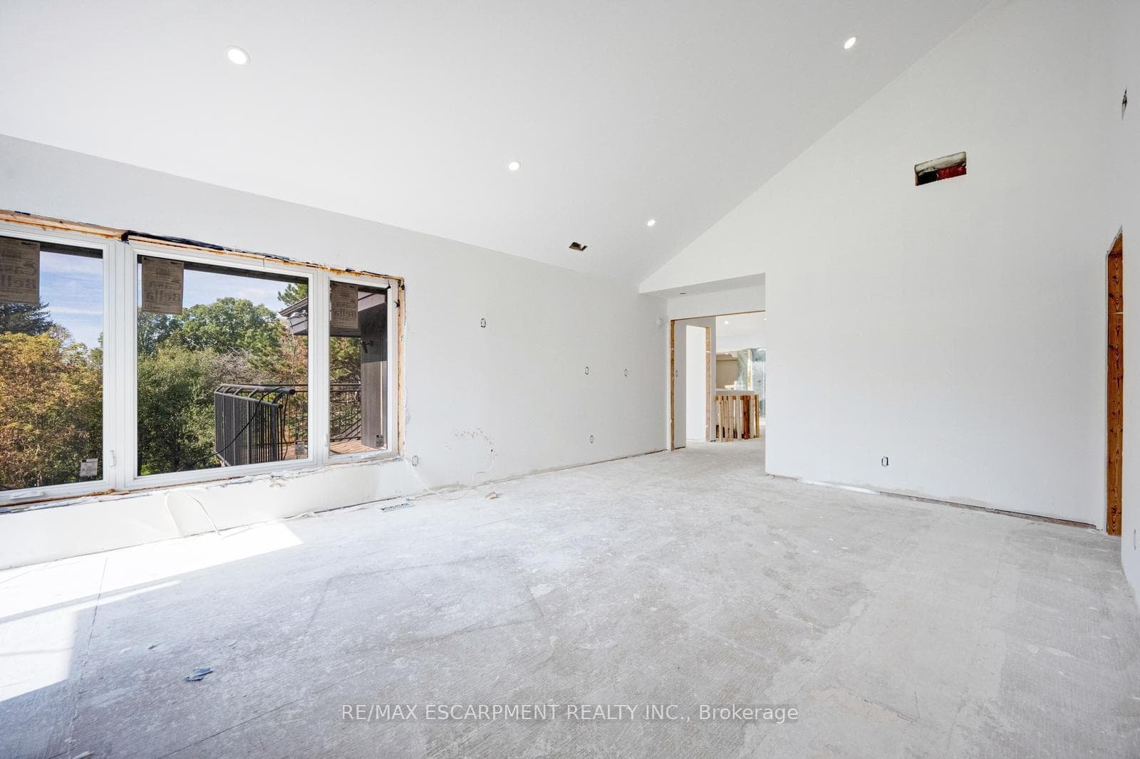 10 Edgeforest Drive photo 17