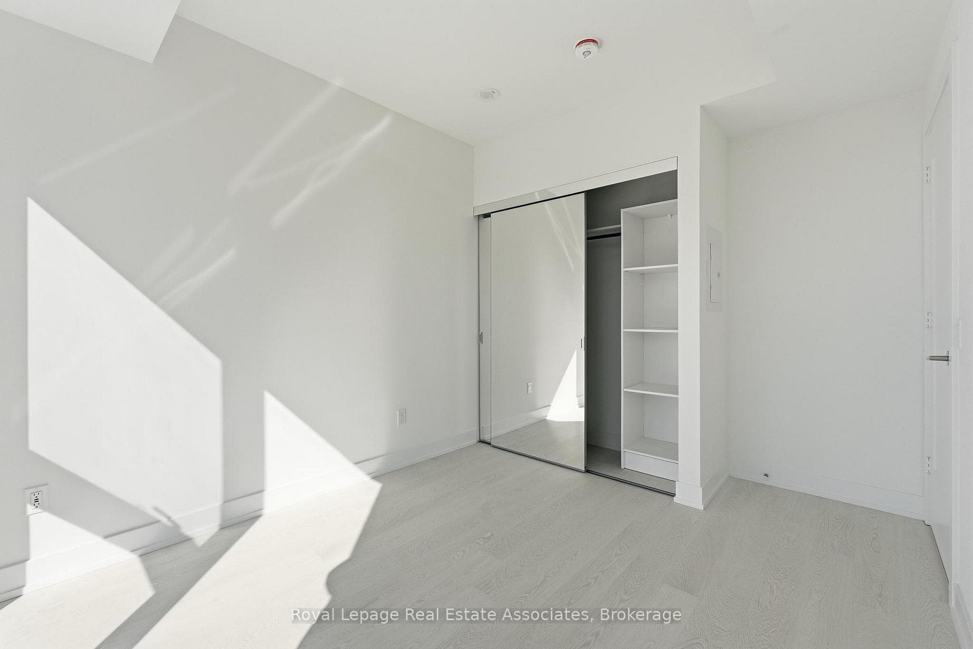 25 Cordova Avenue Unit 910 photo 17