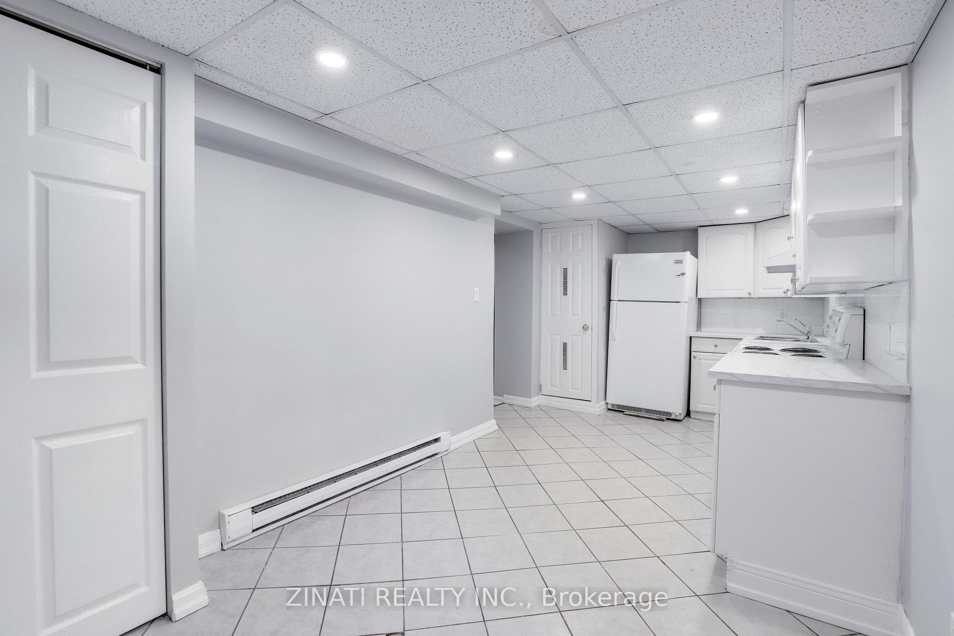 Foyer/ Kitchen