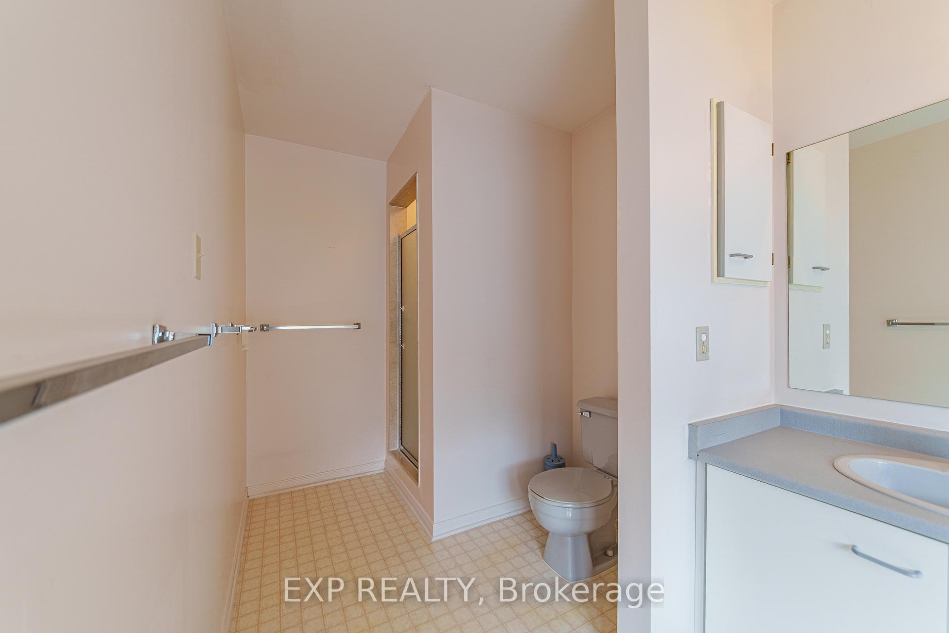 1399 Cheverny Crescent photo 35