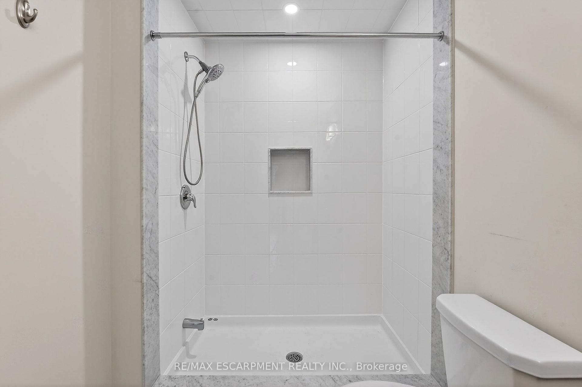 11 FRONTIER Drive photo 33