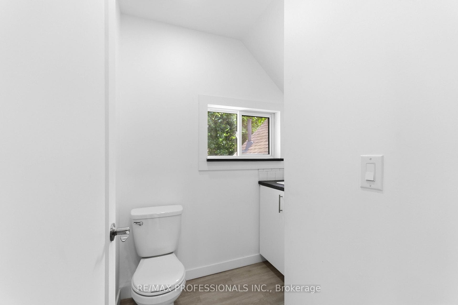 759 Barton Street photo 28