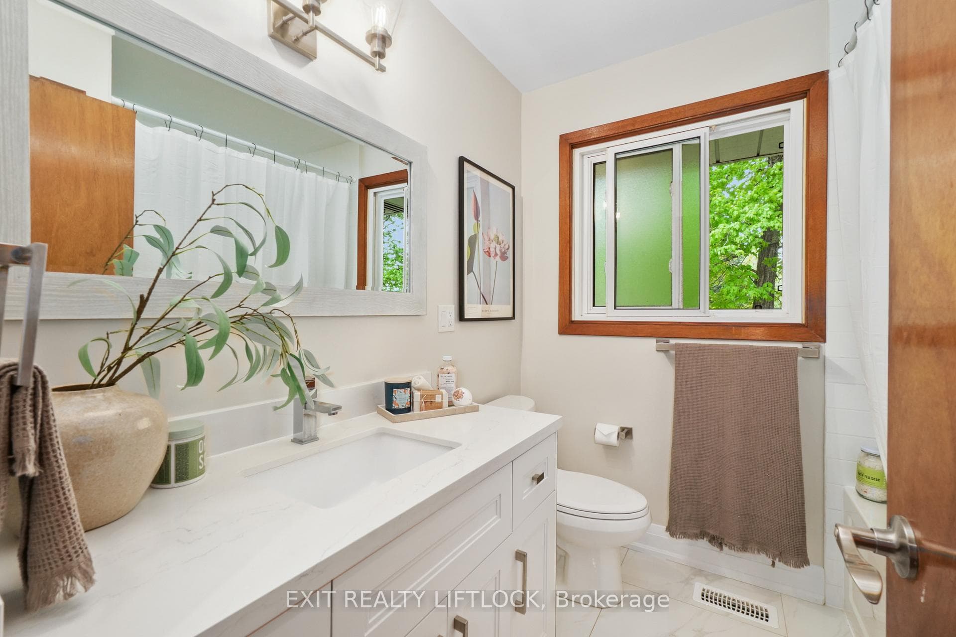 863 South Street photo 20