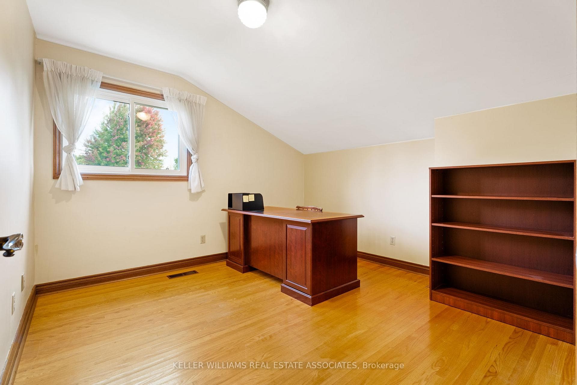 50 Windsor Road photo 23