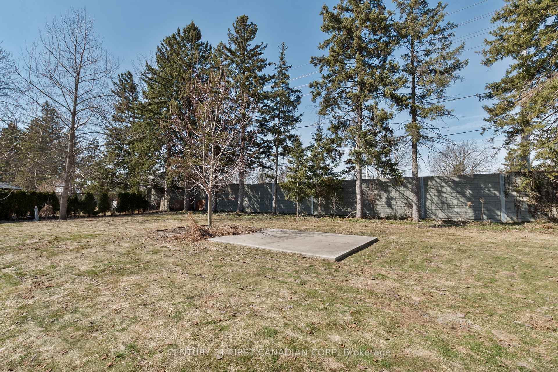 83 Tweed Crescent photo 35