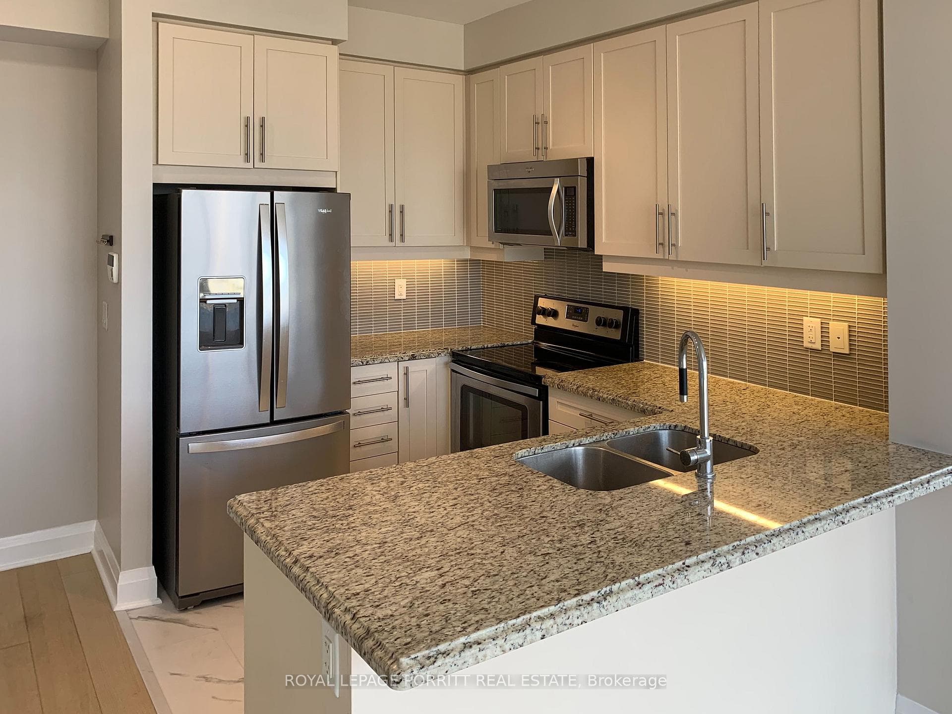 1185 The Queensway Way Unit 915 photo 10