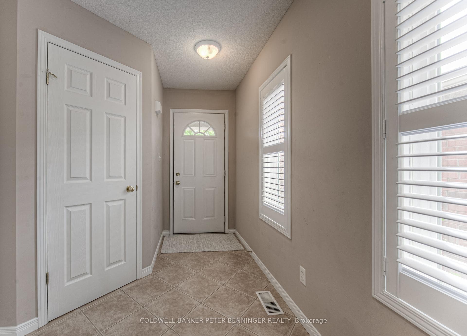 531 Commonwealth Crescent photo 5