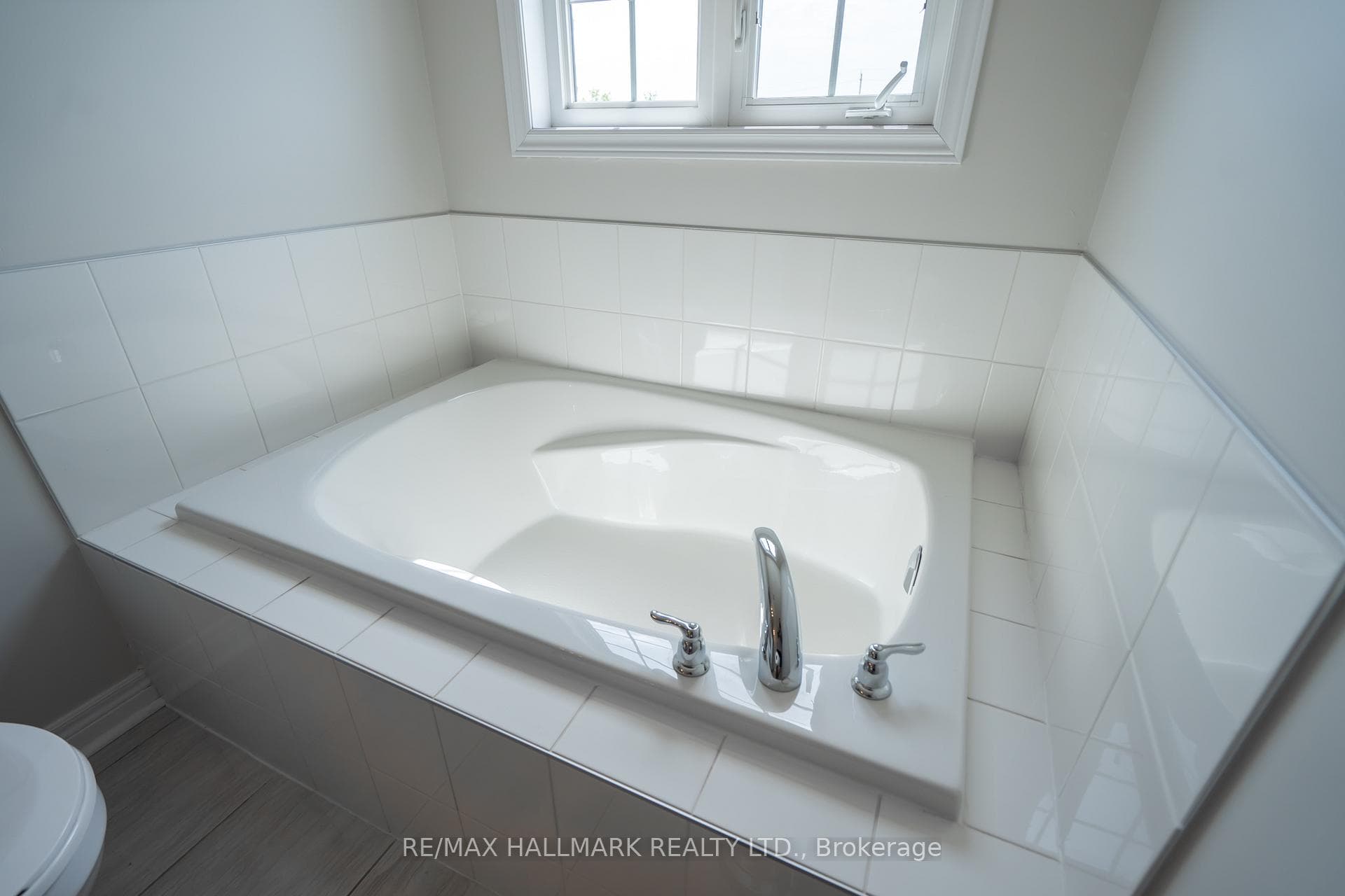 88 Cathedral Drive photo 23