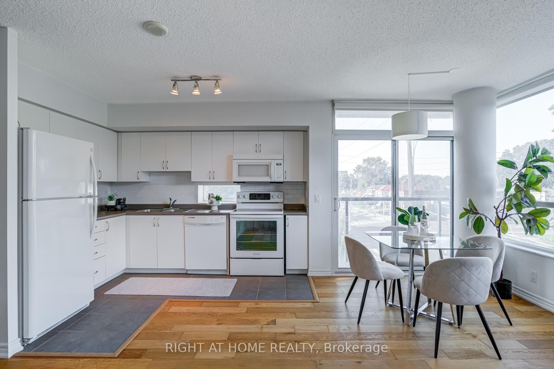 280 Donlands Avenue Unit 303 photo 9