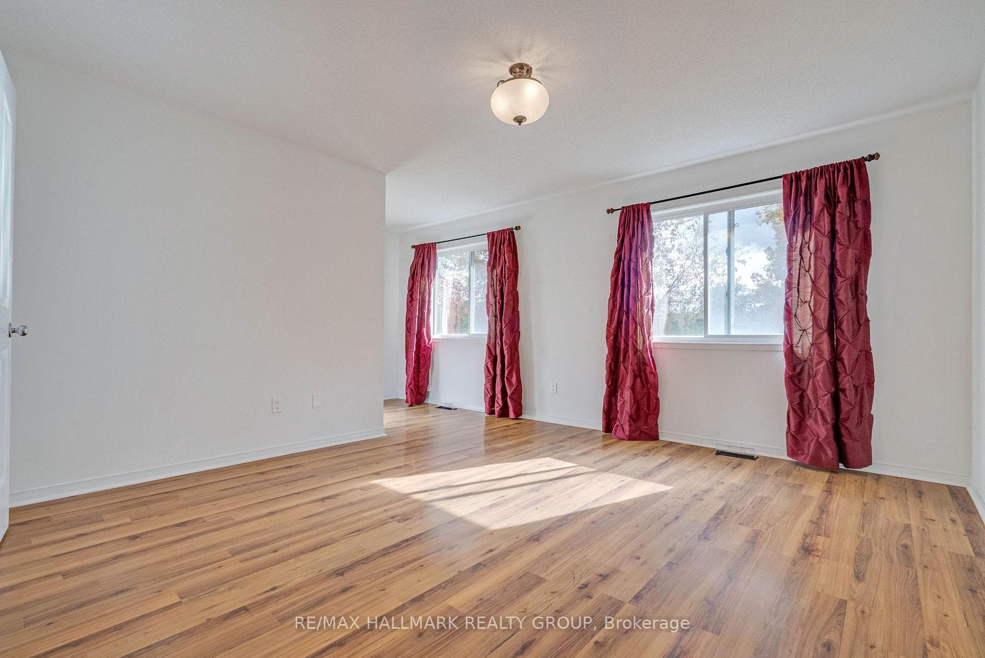 548 ABERFOYLE Circle photo 24
