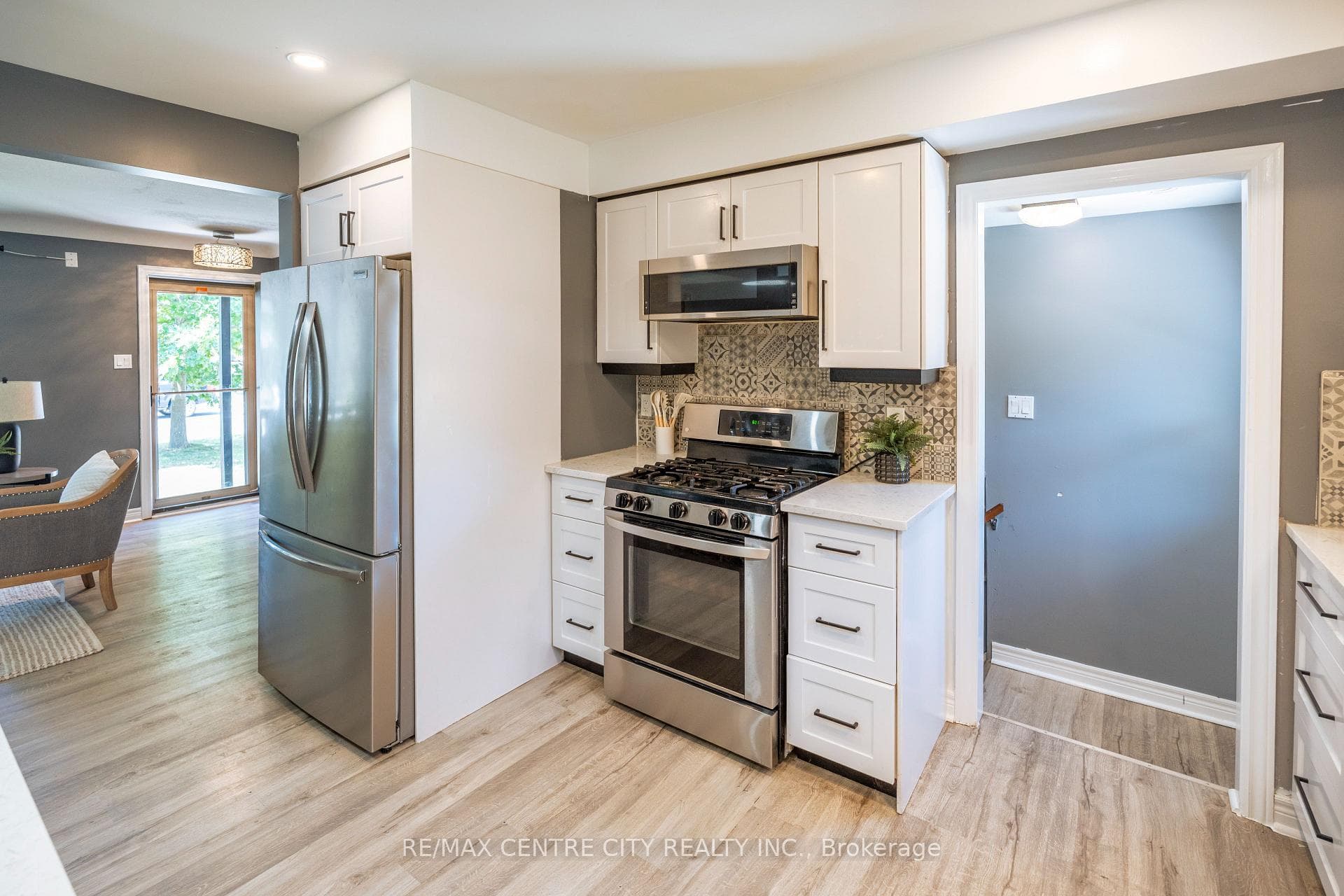 140 Oakwood Place photo 16