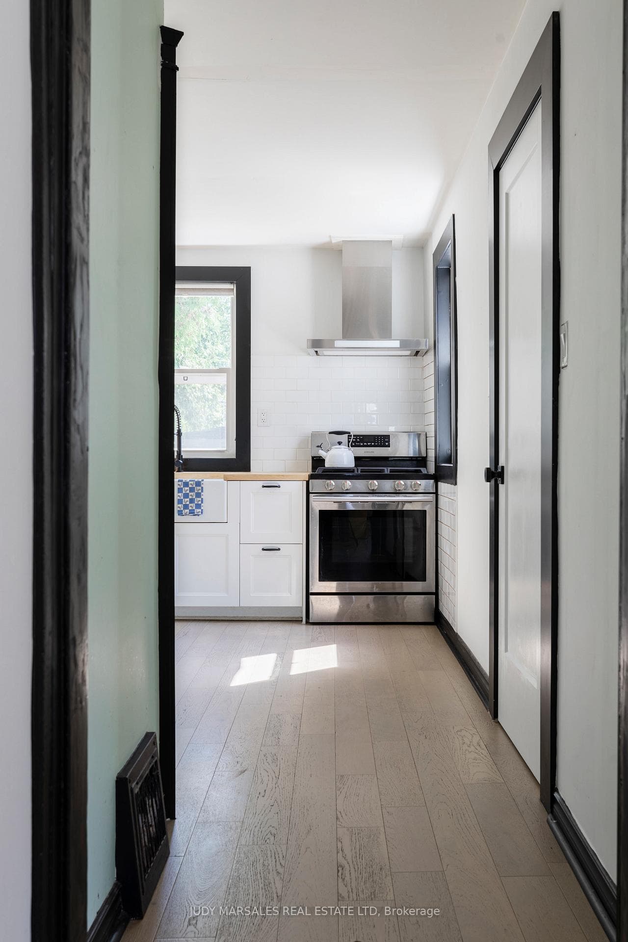 1360 Barton Street photo 19